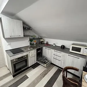 https://apt-mansarda-in-pieno-centro.hotelitalianriviera.com